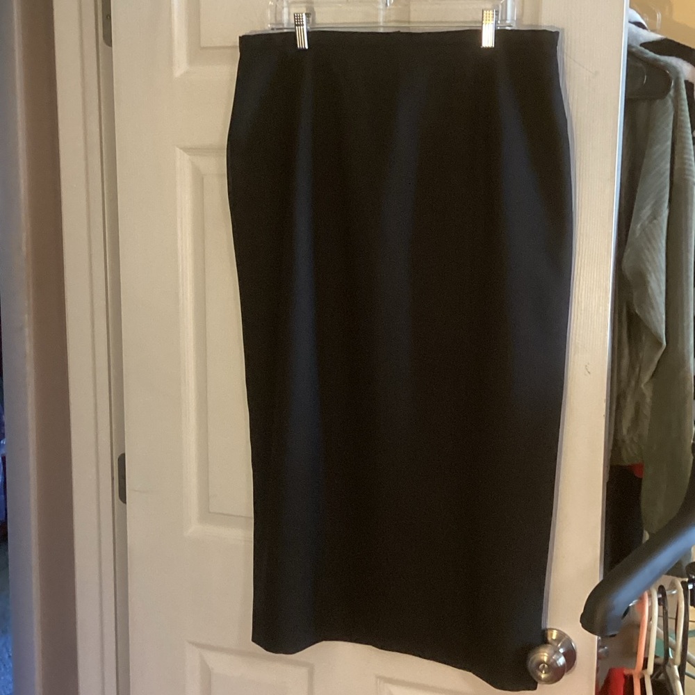 Kathie Lee Collection B Classic Black Pencil Skirt.  NWOT